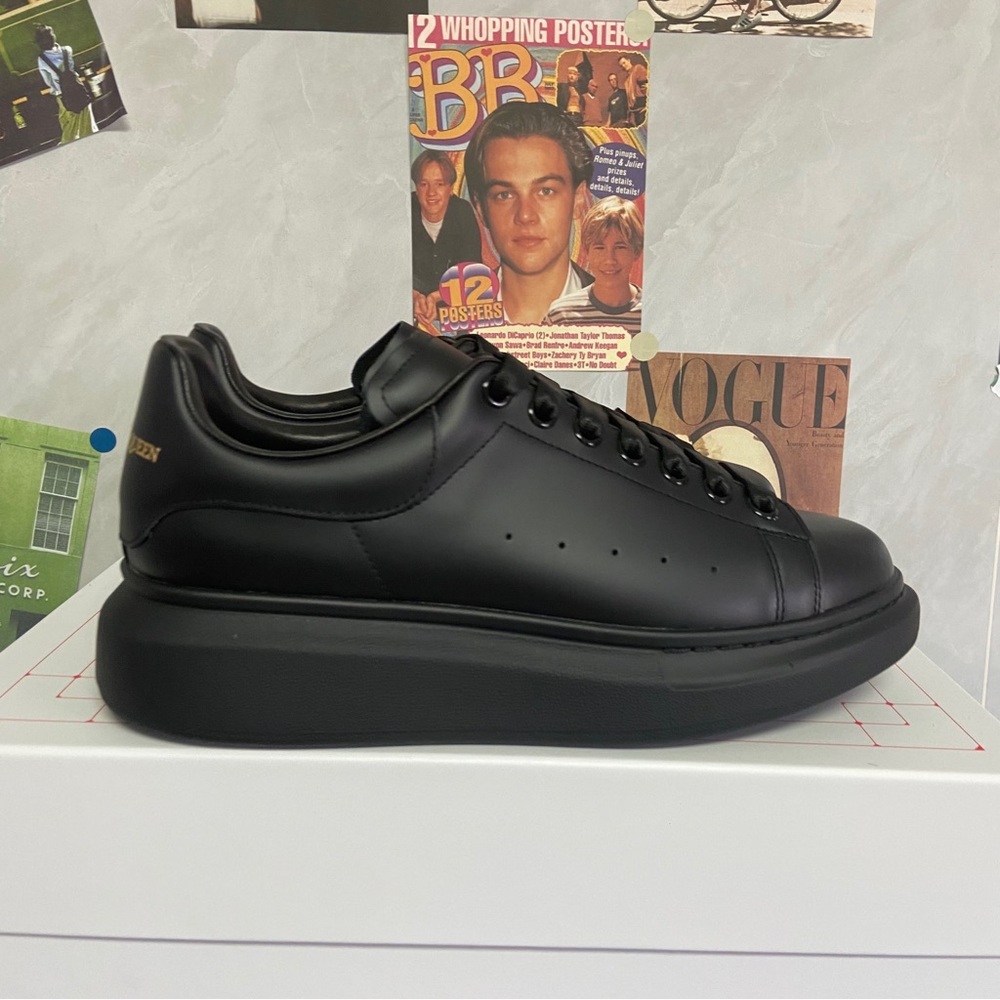 Alexander McQueen black sneakers💕